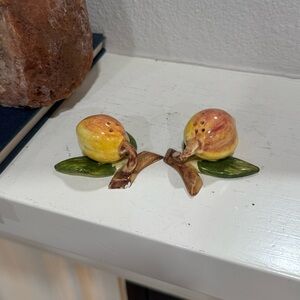 Elva‎ Crawford pottery salt and pepper shakers Fruit-Themed Ceramic Figurines